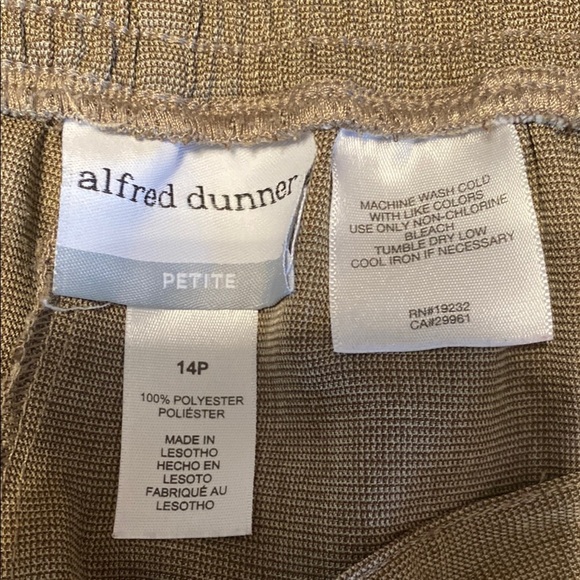 Alfred Dunner Tan Pant Size 14p Elastic Waistband -Tapered Legs & Front Pockets - Picture 2 of 8